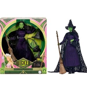 RARE Misprinted Wicked Deluxe Elphaba Fashion Doll & Accessories